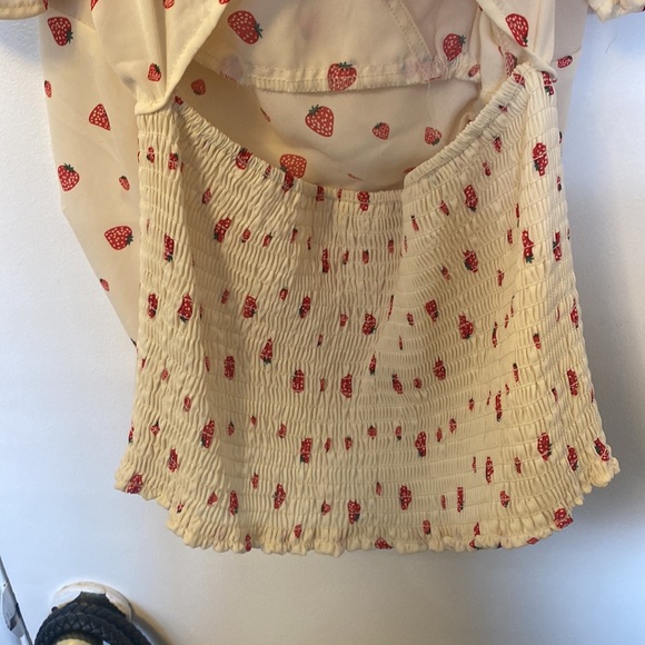 No Frills. 2X strawberry summer top. Never worn; brand new. - Picture 3 of 6